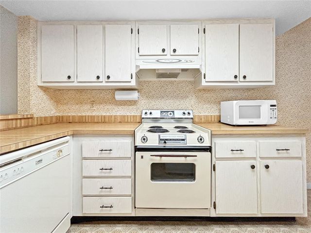 11485 OAKHURST ROAD A102, Largo, FL 33774