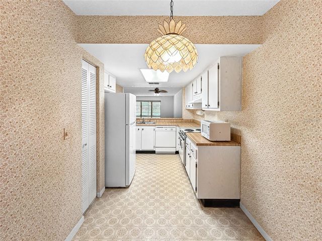 11485 OAKHURST ROAD A102, Largo, FL 33774