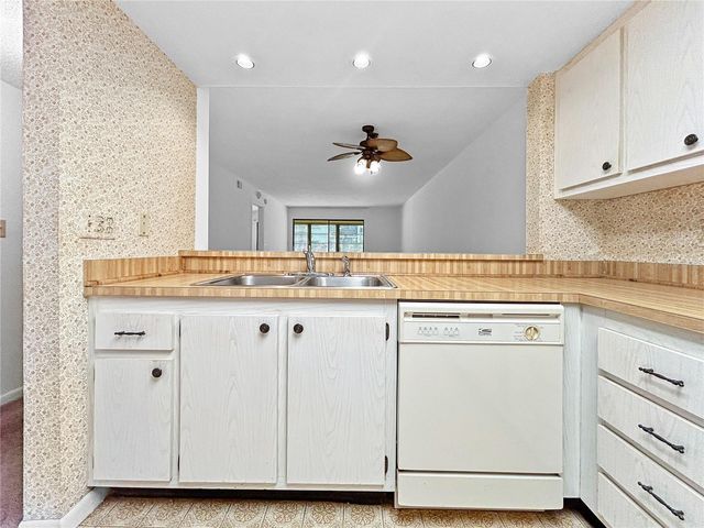 11485 OAKHURST ROAD A102, Largo, FL 33774