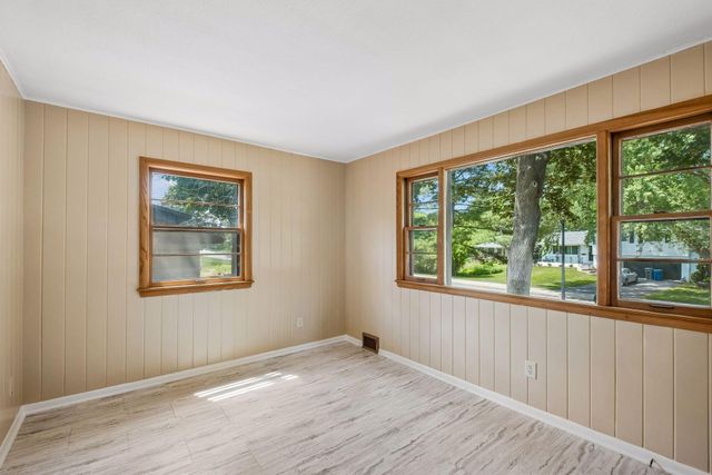 2670 Regent Avenue N, Golden Valley, MN 55422