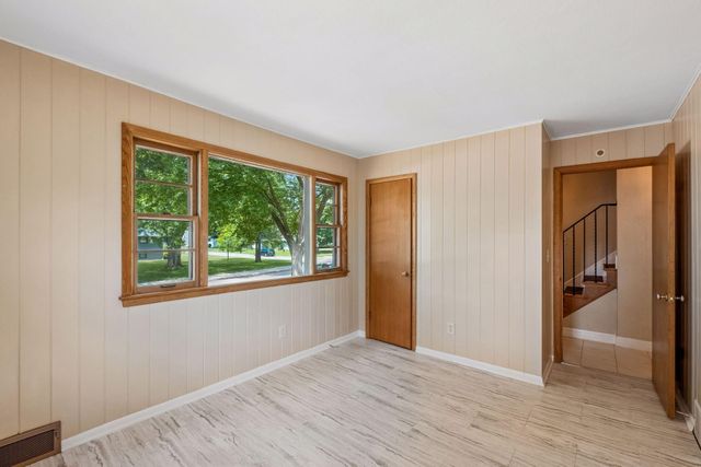 2670 Regent Avenue N, Golden Valley, MN 55422