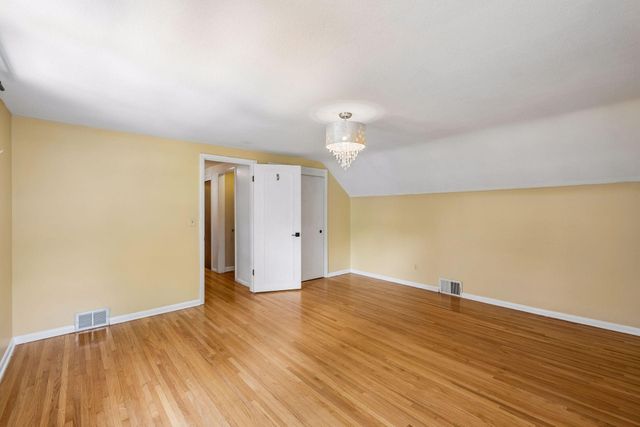 2670 Regent Avenue N, Golden Valley, MN 55422