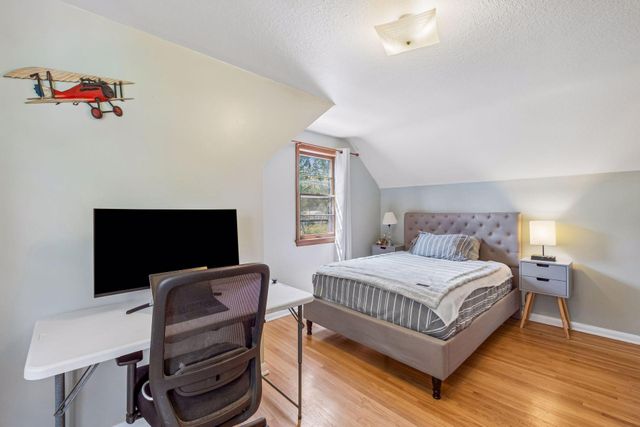 2670 Regent Avenue N, Golden Valley, MN 55422