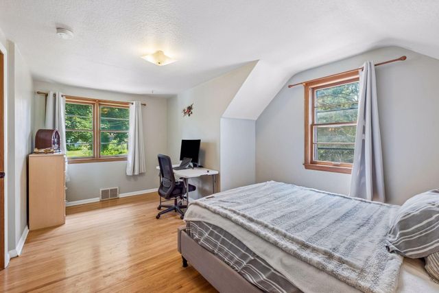 2670 Regent Avenue N, Golden Valley, MN 55422