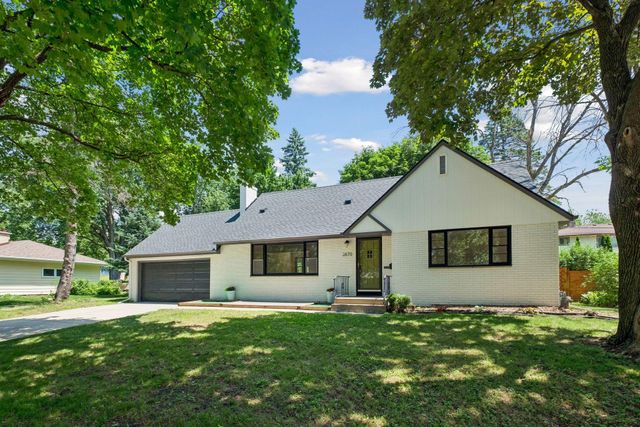2670 Regent Avenue N, Golden Valley, MN 55422