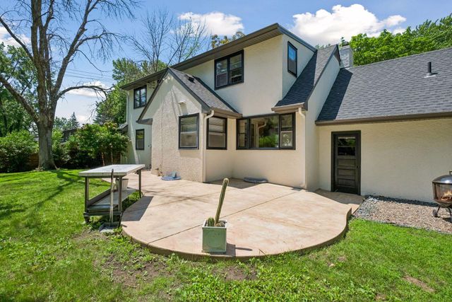 2670 Regent Avenue N, Golden Valley, MN 55422
