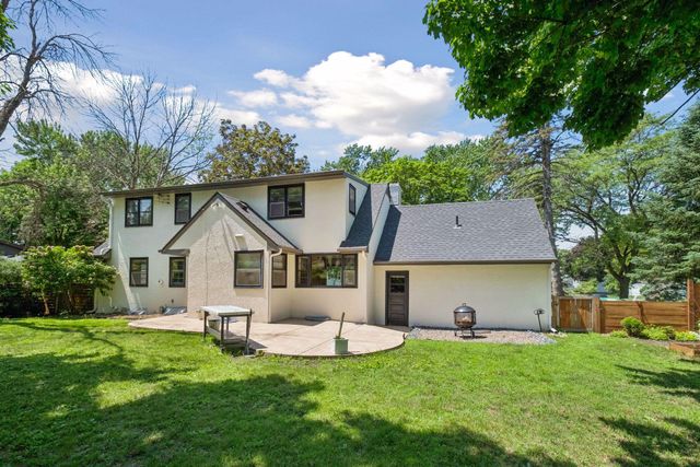 2670 Regent Avenue N, Golden Valley, MN 55422