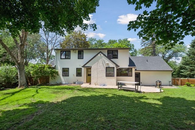 2670 Regent Avenue N, Golden Valley, MN 55422