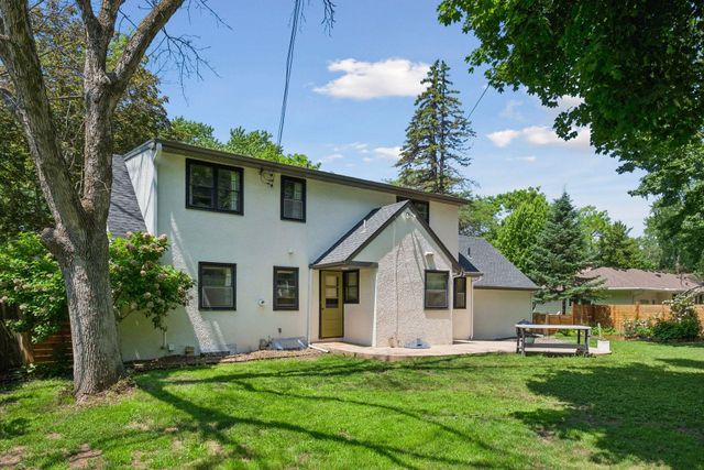 2670 Regent Avenue N, Golden Valley, MN 55422
