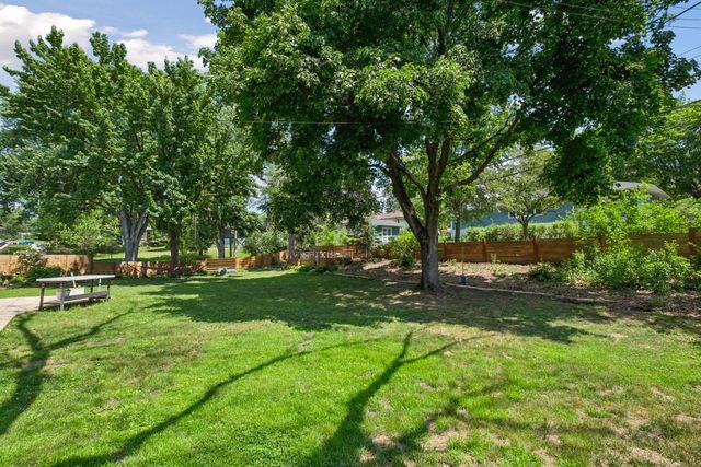 2670 Regent Avenue N, Golden Valley, MN 55422