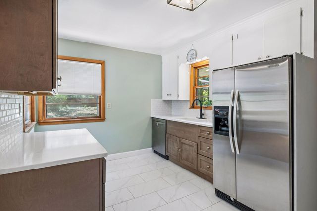 2670 Regent Avenue N, Golden Valley, MN 55422