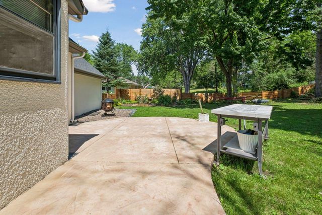 2670 Regent Avenue N, Golden Valley, MN 55422