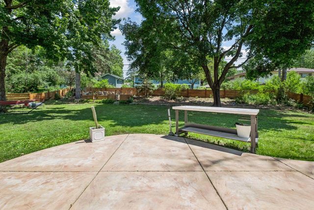2670 Regent Avenue N, Golden Valley, MN 55422