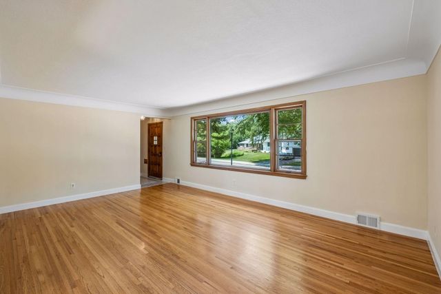 2670 Regent Avenue N, Golden Valley, MN 55422