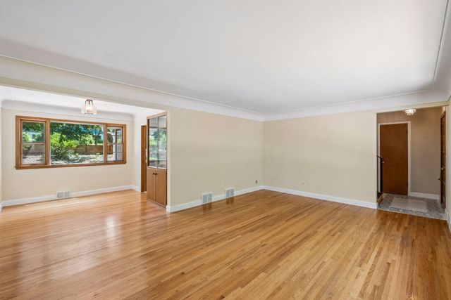 2670 Regent Avenue N, Golden Valley, MN 55422