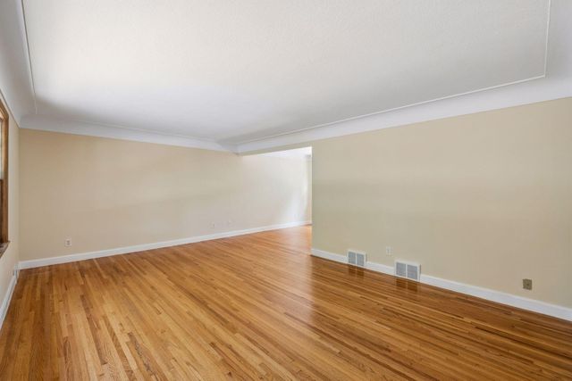 2670 Regent Avenue N, Golden Valley, MN 55422