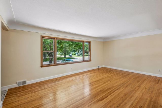 2670 Regent Avenue N, Golden Valley, MN 55422