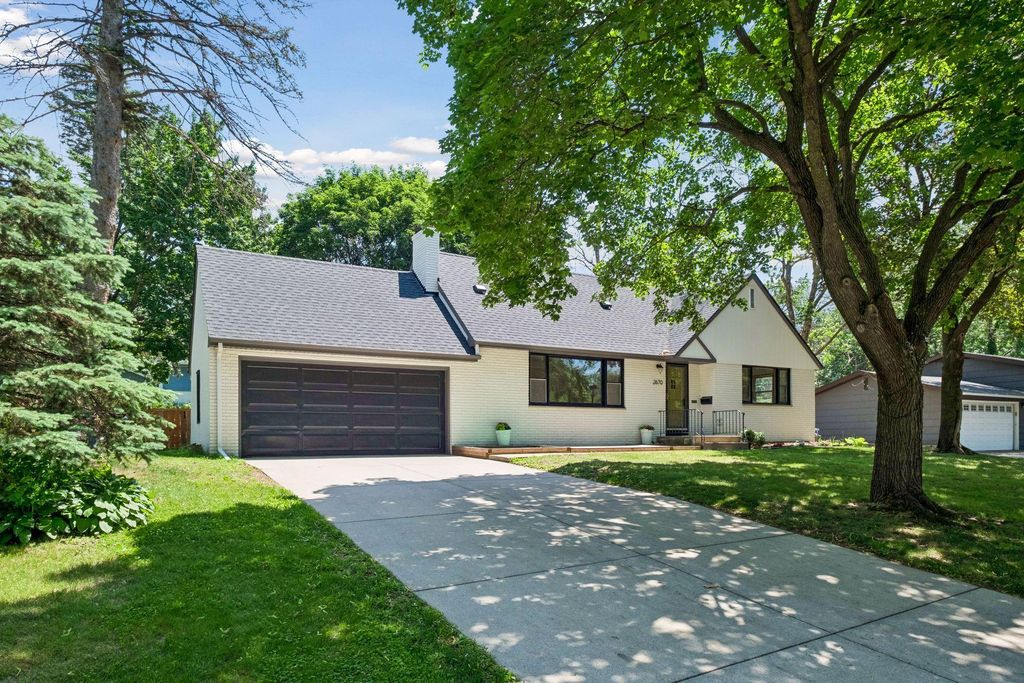 2670 Regent Avenue N, Golden Valley, MN 55422