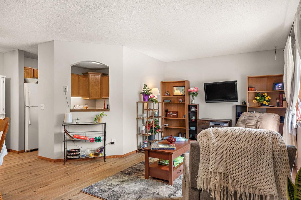 16 E 13th Street, Waconia, MN 55387 — photo 2