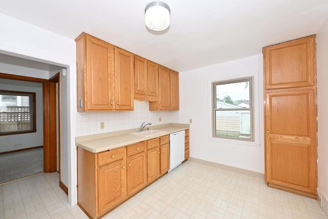 3672 S 19th STREET, Milwaukee, WI 53221