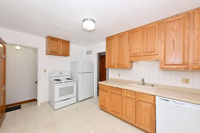 3672 S 19th STREET, Milwaukee, WI 53221