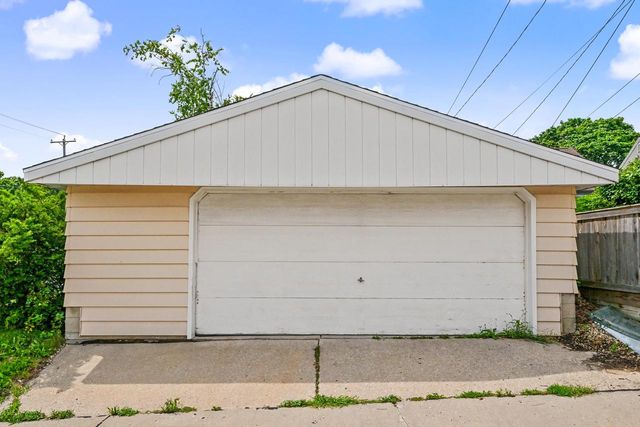 3672 S 19th STREET, Milwaukee, WI 53221