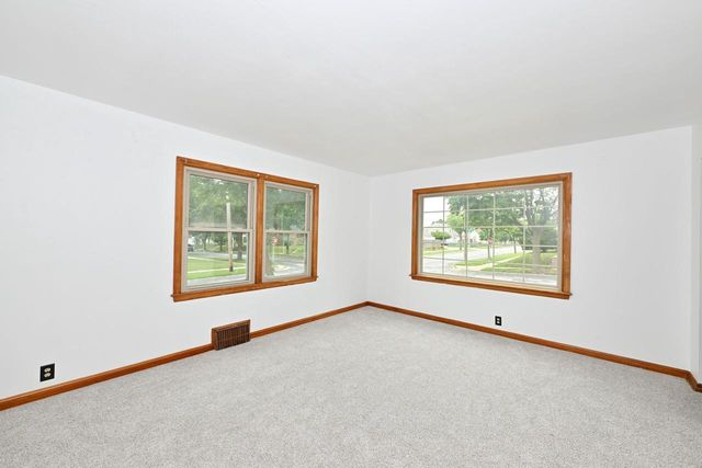 3672 S 19th STREET, Milwaukee, WI 53221