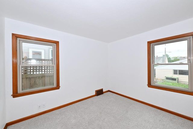 3672 S 19th STREET, Milwaukee, WI 53221
