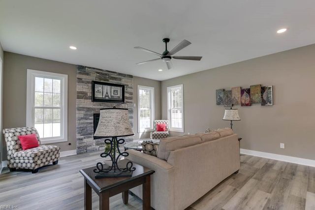 315 Dare RD, Yorktown, VA 23692