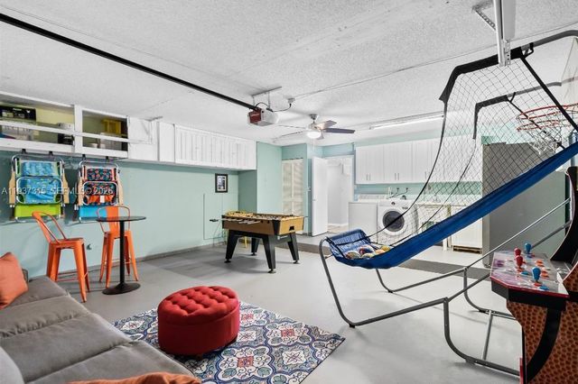 223 SE 8th St 223, Dania Beach, FL 33004