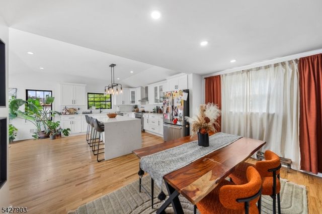 10 Hillcrest Ter, Linden City, NJ 07036