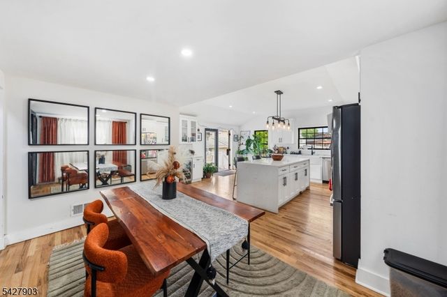 10 Hillcrest Ter, Linden City, NJ 07036