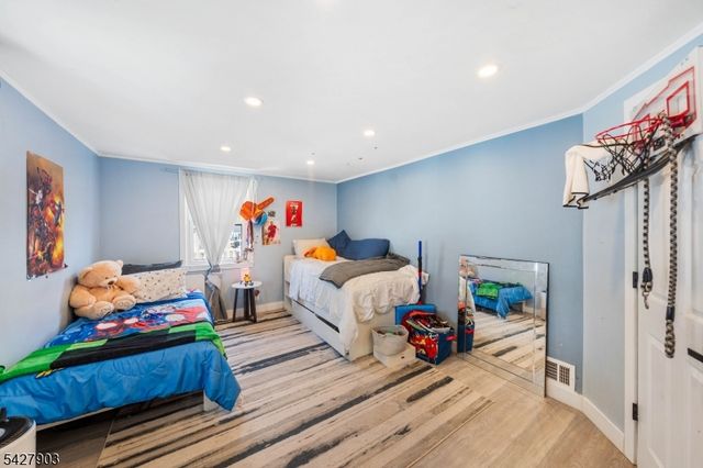 10 Hillcrest Ter, Linden City, NJ 07036