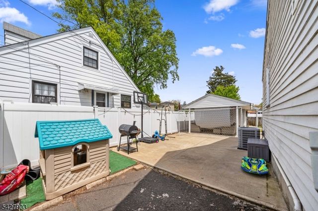 10 Hillcrest Ter, Linden City, NJ 07036