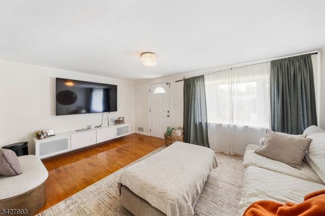 10 Hillcrest Ter, Linden City, NJ 07036