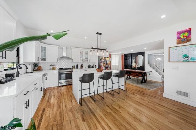 10 Hillcrest Ter, Linden City, NJ 07036