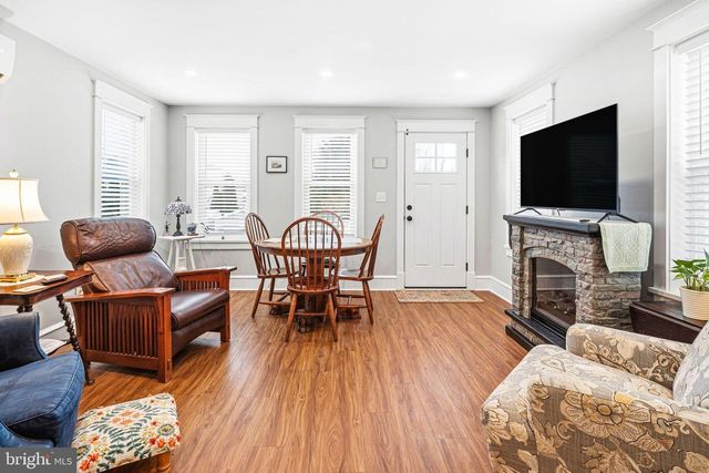 329 N TYSON AVE, Glenside, PA 19038