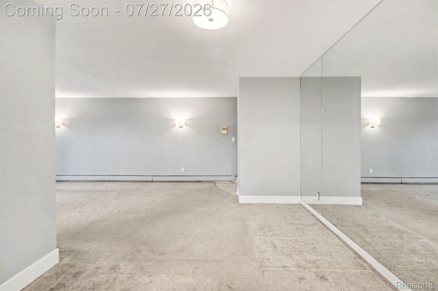 1840 Axtell Drive 7, Troy, MI 48084