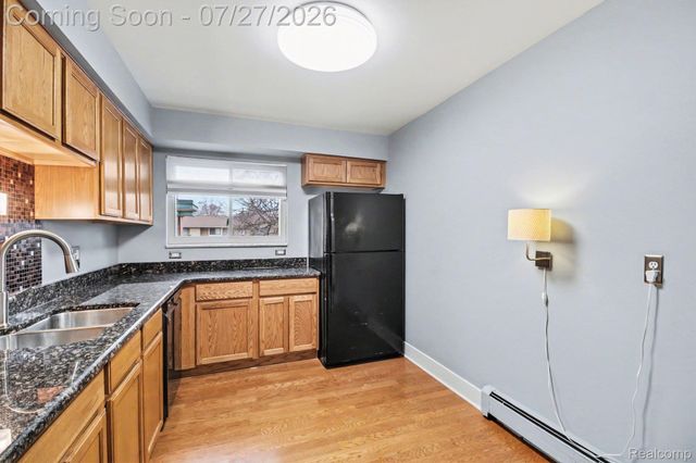 1840 Axtell Drive 7, Troy, MI 48084