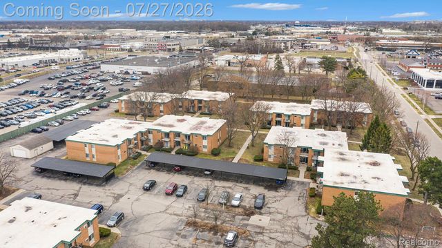 1840 Axtell Drive 7, Troy, MI 48084