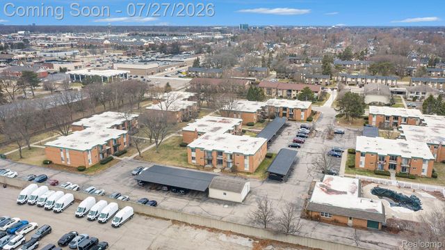 1840 Axtell Drive 7, Troy, MI 48084