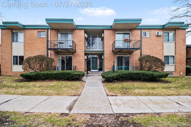 1840 Axtell Drive 7, Troy, MI 48084