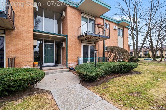 1840 Axtell Drive 7, Troy, MI 48084