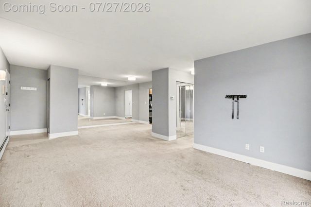 1840 Axtell Drive 7, Troy, MI 48084