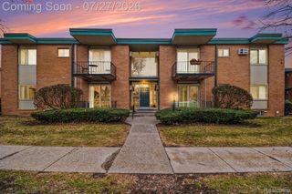 1840 Axtell Drive 7, Troy, MI 48084