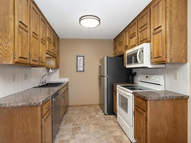 8751 Maplebrook Parkway N 0, Brooklyn Park, MN 55445