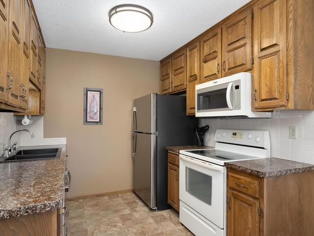 8751 Maplebrook Parkway N 0, Brooklyn Park, MN 55445