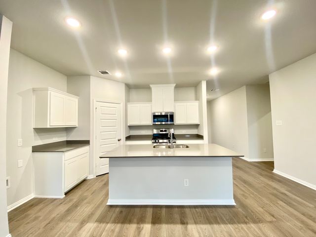 615 Metallic Tree Lane, Van Alstyne, TX 75495