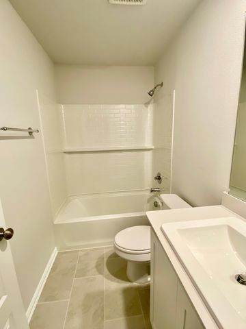 615 Metallic Tree Lane, Van Alstyne, TX 75495