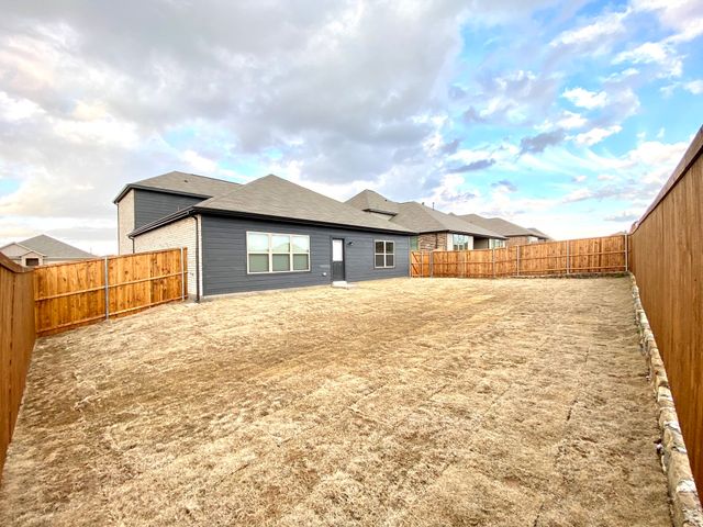 615 Metallic Tree Lane, Van Alstyne, TX 75495